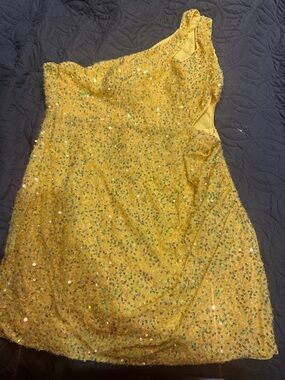Yellow Sequin One-Shoulder Party Dress